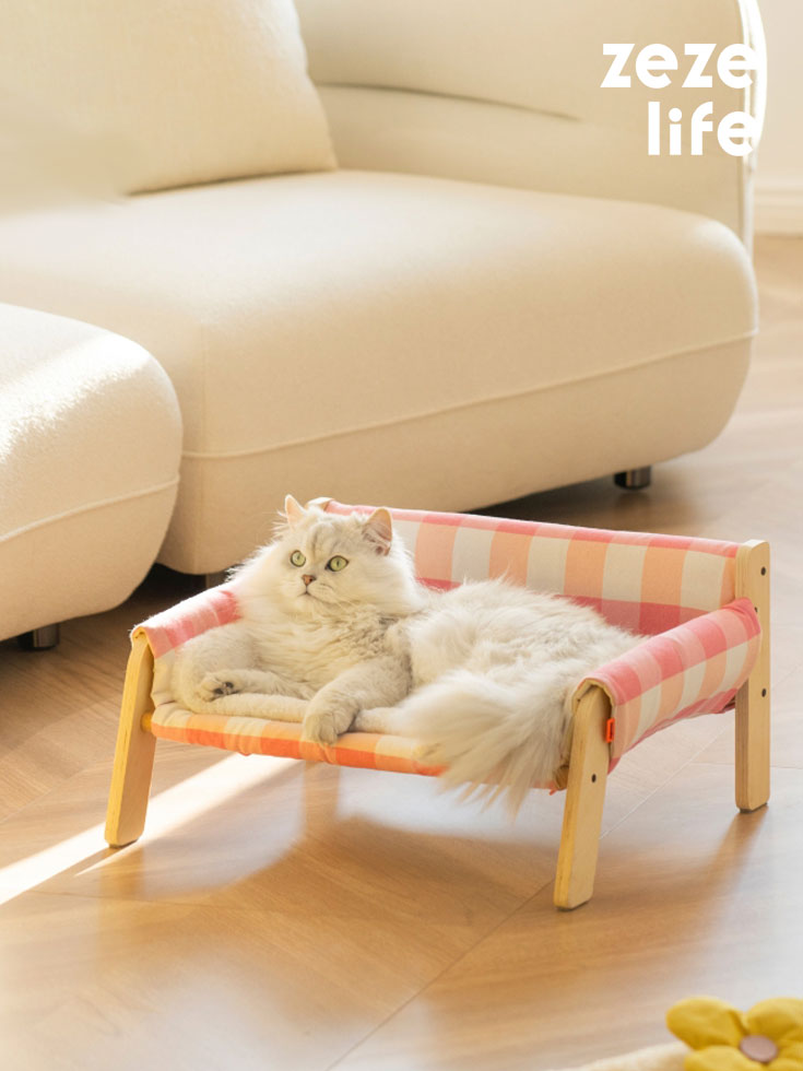 Wooden Checkered Cat Armchair